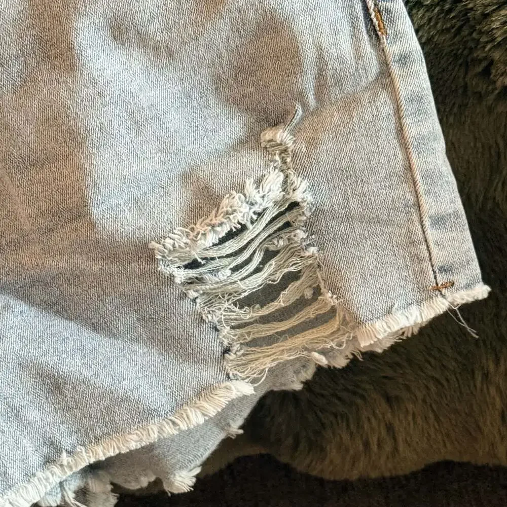 Light Wash Distressed Frayed Hem Denim Shorts MEDIUM NEW